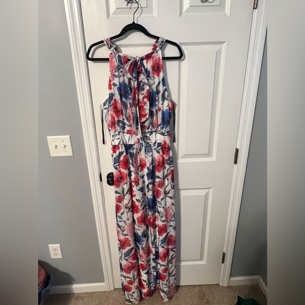 Floral maxi dress in great condition! Only worn once